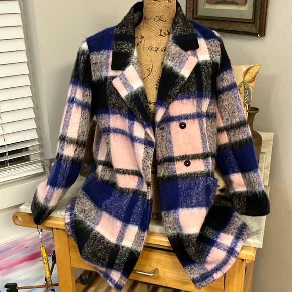 Elle Blue and Pink Blazer with Plaid Design So Warm And Cozy For All Occasions! - Picture 3 of 9
